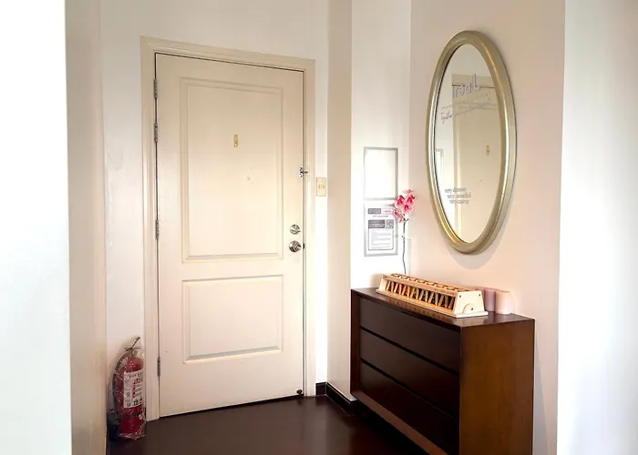 Apartment 3 Bedroom At Gramercy Residences Makati With Balcony And View For 6 To 10 Guests Small Pet Friendly
