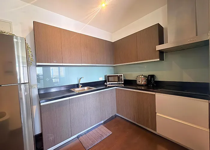 Apartment 3 Bedroom At Gramercy Residences Makati With Balcony And View For 6 To 10 Guests Small Pet Friendly Manila