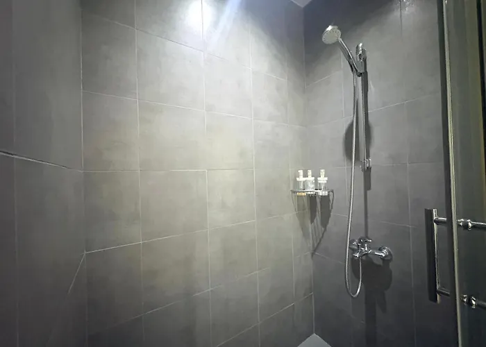 3 Bedroom At Gramercy Residences Makati With Balcony And View For 6 To 10 Guests Small Pet Friendly * Manila