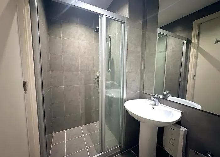 3 Bedroom At Gramercy Residences Makati With Balcony And View For 6 To 10 Guests Small Pet Friendly * Manila